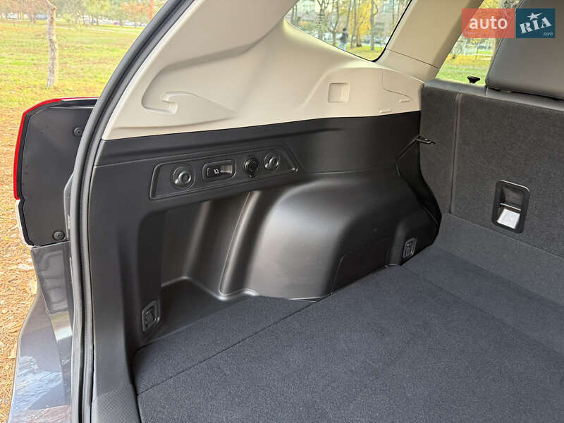 Позашляховик / Кросовер Subaru Forester 2022 в Дніпрі