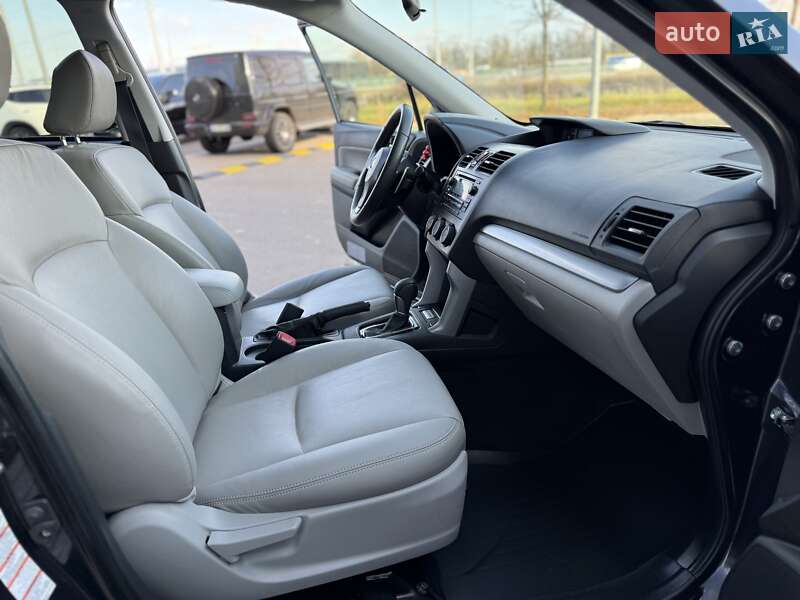 Позашляховик / Кросовер Subaru Forester 2014 в Києві