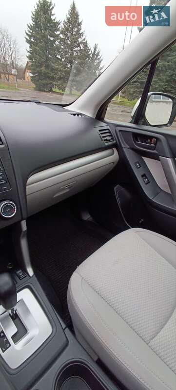 Позашляховик / Кросовер Subaru Forester 2015 в Луцьку