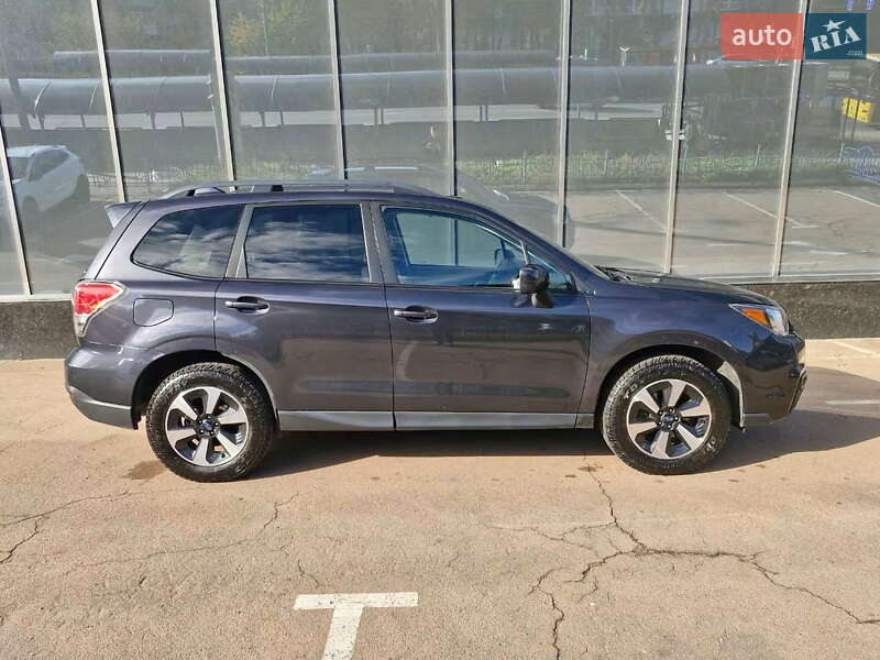 Позашляховик / Кросовер Subaru Forester 2016 в Києві