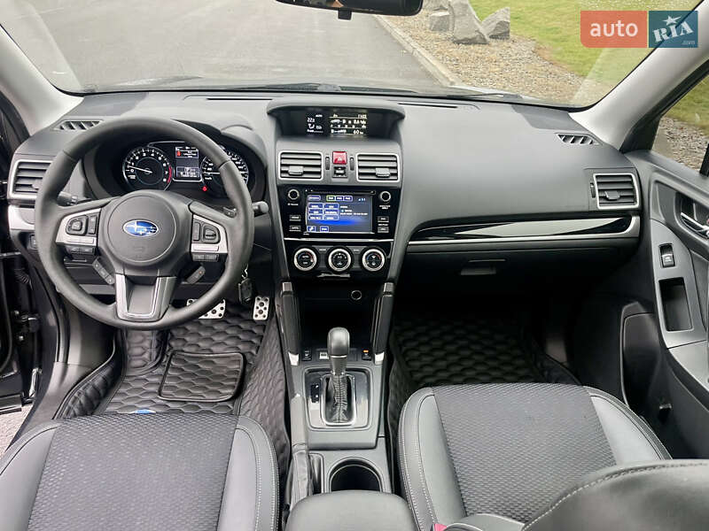 Внедорожник / Кроссовер Subaru Forester 2017 в Днепре