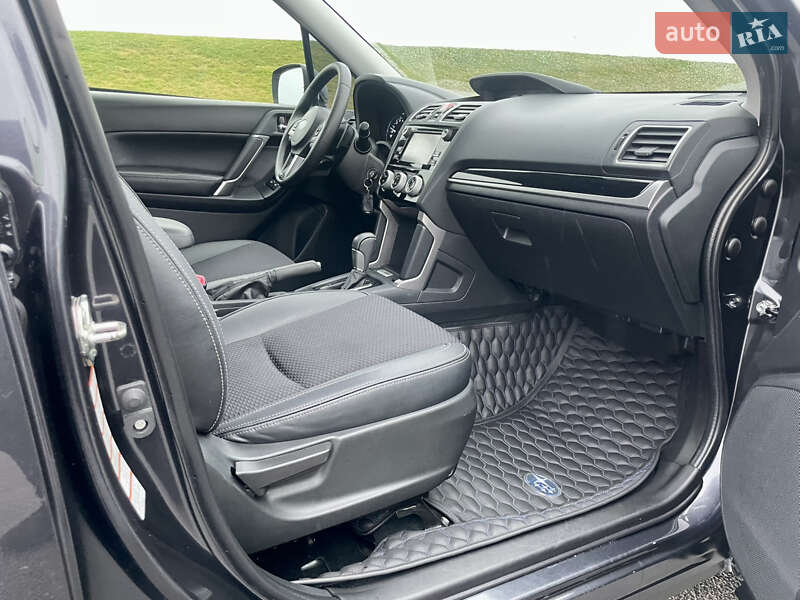 Внедорожник / Кроссовер Subaru Forester 2017 в Днепре