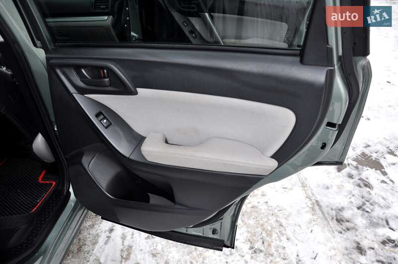 Внедорожник / Кроссовер Subaru Forester 2013 в Львове