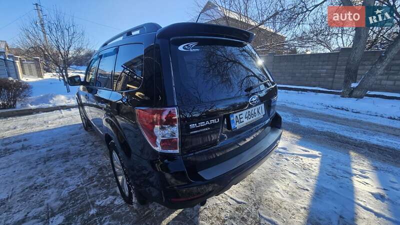 Внедорожник / Кроссовер Subaru Forester 2011 в Каменском