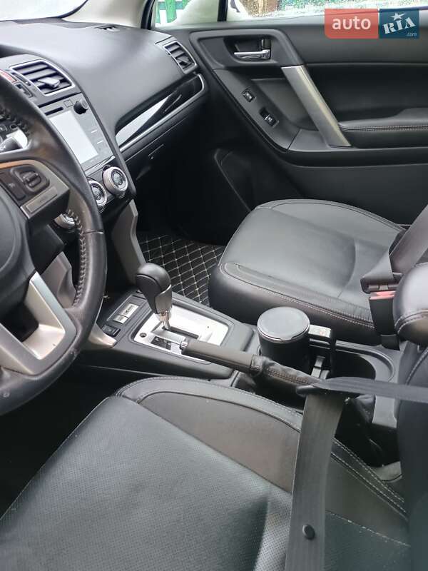 Внедорожник / Кроссовер Subaru Forester 2016 в Снятине