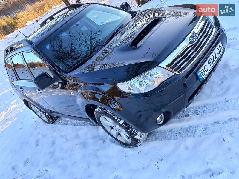 Внедорожник / Кроссовер Subaru Forester 2010 в Львове