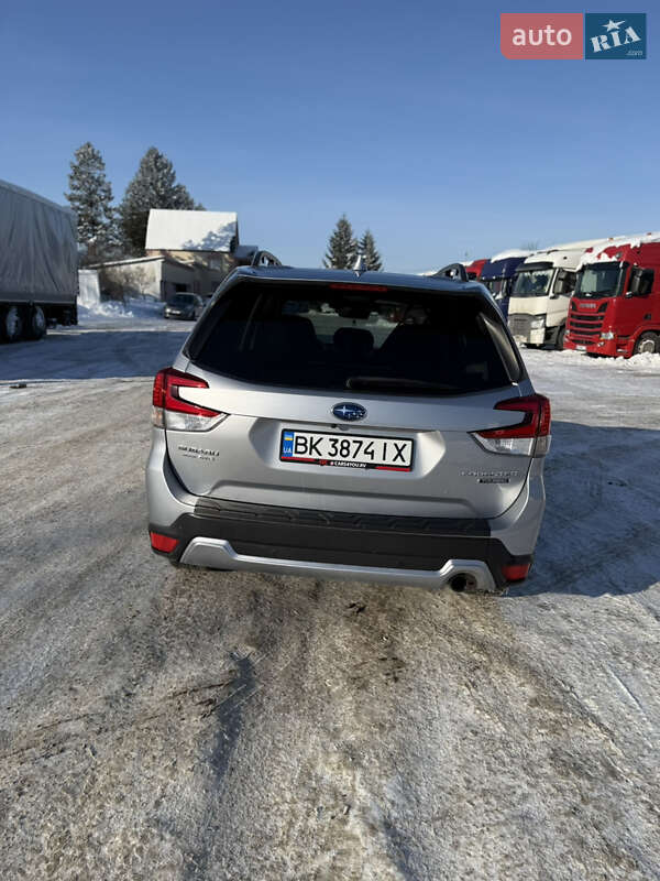 Внедорожник / Кроссовер Subaru Forester 2021 в Ровно