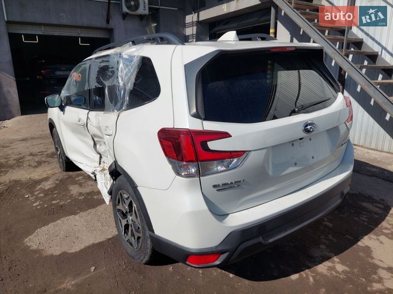 Внедорожник / Кроссовер Subaru Forester 2022 в Киеве