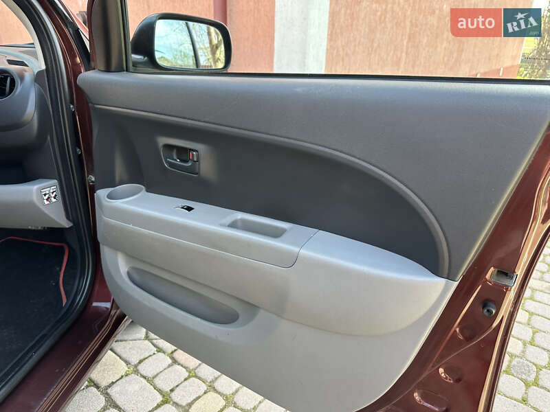 Хетчбек Subaru Justy 2009 в Дрогобичі