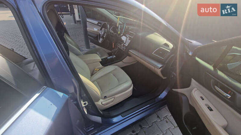 Седан Subaru Legacy 2015 в Черновцах