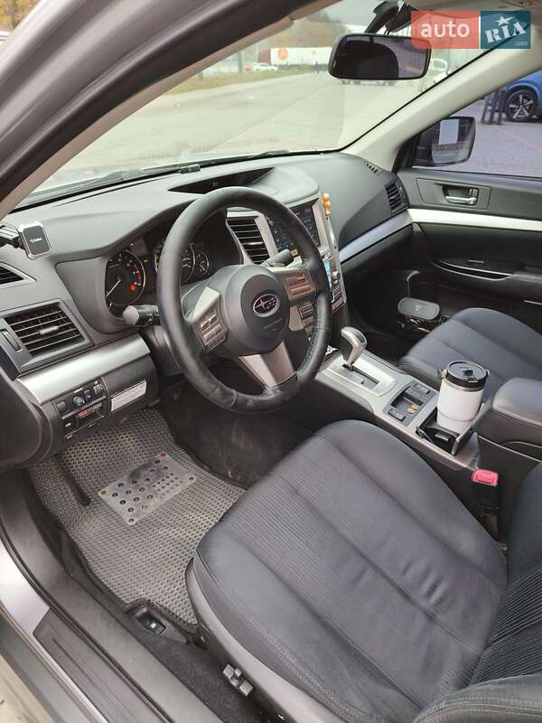 Седан Subaru Legacy 2010 в Днепре
