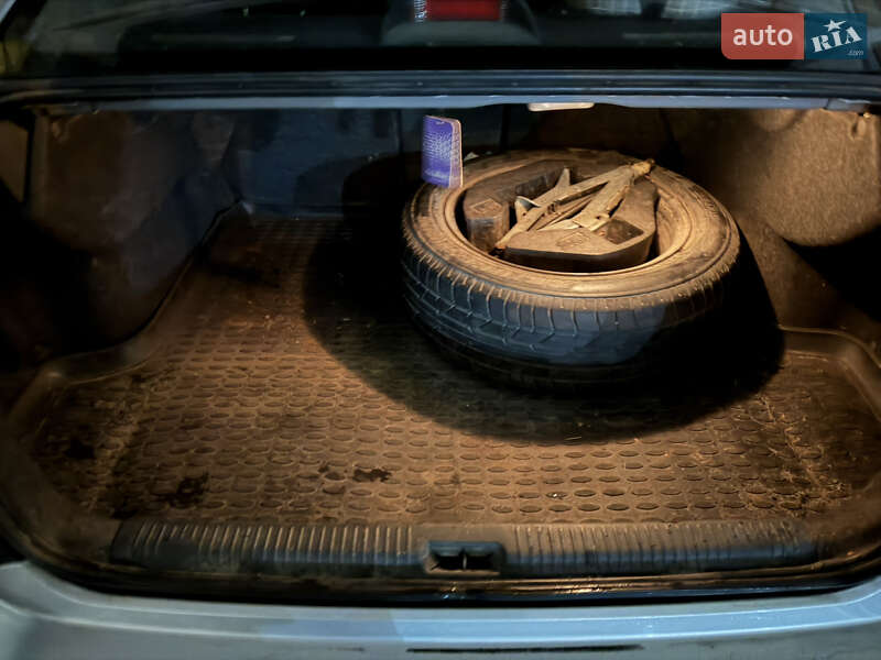 Седан Subaru Legacy 2004 в Ірпені