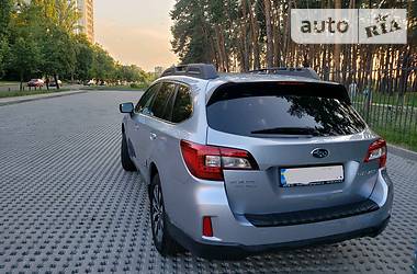 Позашляховик / Кросовер Subaru Outback 2015 в Києві