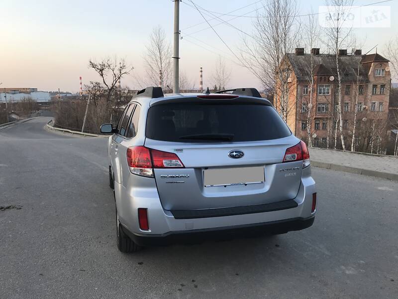 Універсал Subaru Outback 2013 в Чернівцях