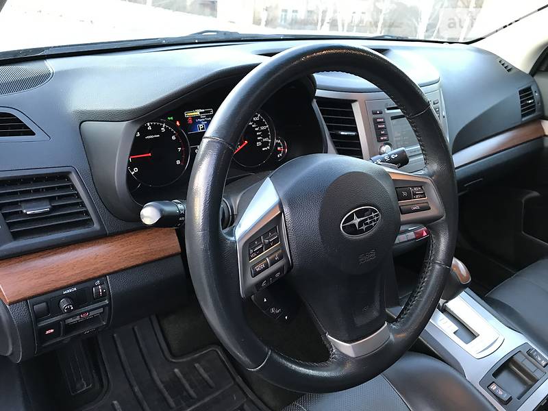 Універсал Subaru Outback 2013 в Чернівцях