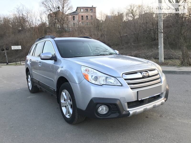 Універсал Subaru Outback 2013 в Чернівцях