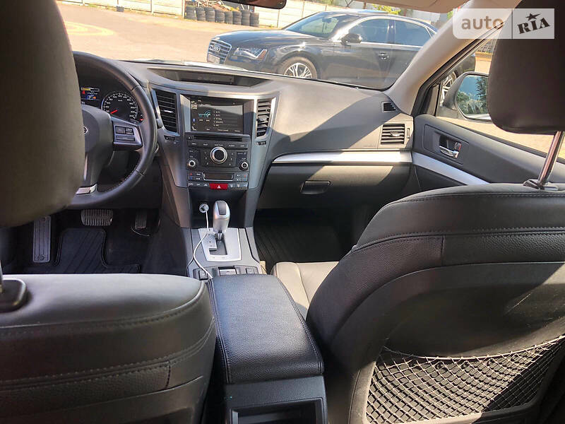 Позашляховик / Кросовер Subaru Outback 2013 в Рава-Руській