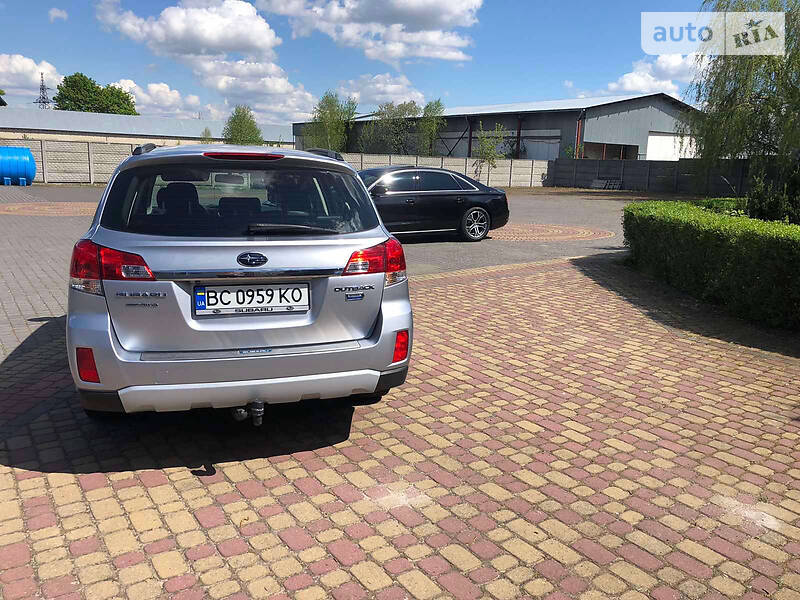 Позашляховик / Кросовер Subaru Outback 2013 в Рава-Руській