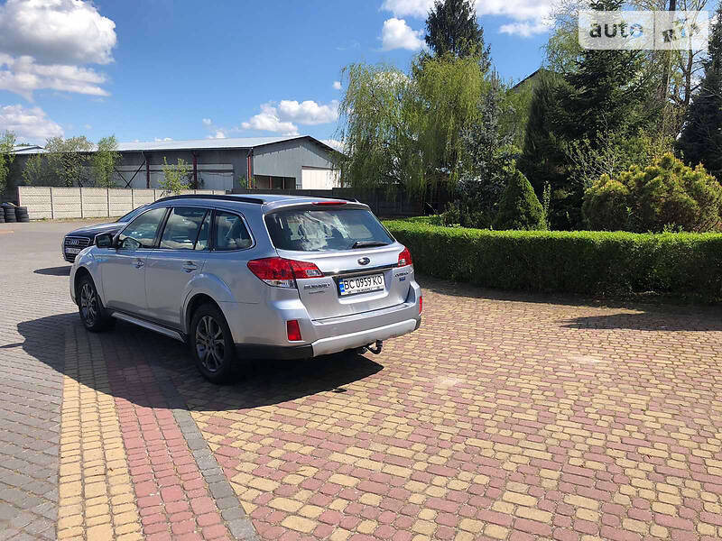 Позашляховик / Кросовер Subaru Outback 2013 в Рава-Руській