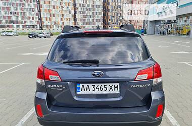 Позашляховик / Кросовер Subaru Outback 2013 в Києві