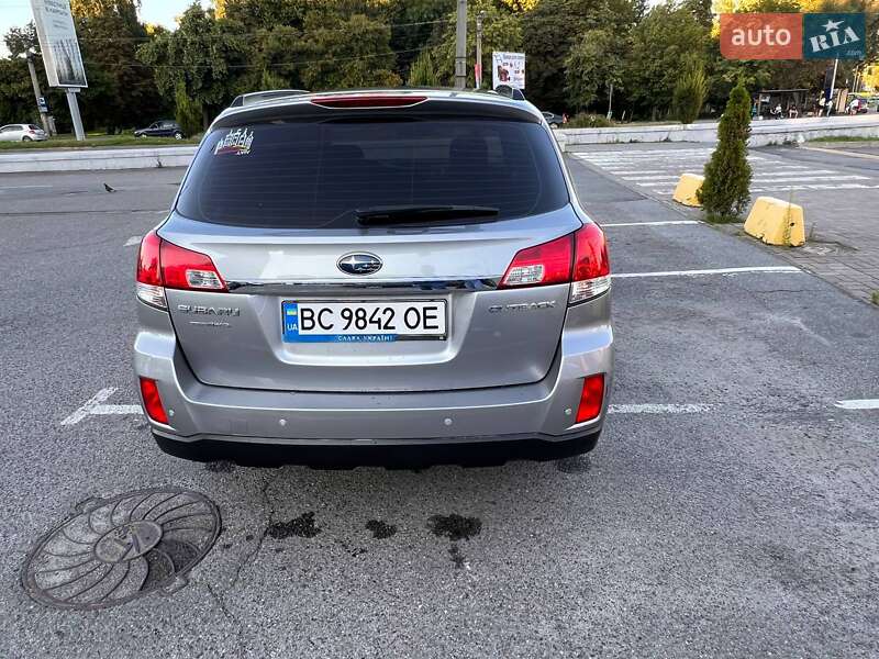 Универсал Subaru Outback 2010 в Львове