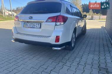 Универсал Subaru Outback 2013 в Сходнице