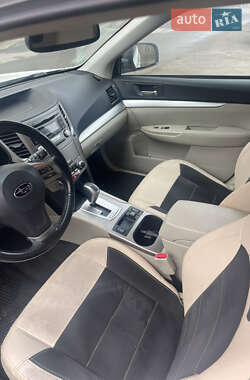 Универсал Subaru Outback 2012 в 