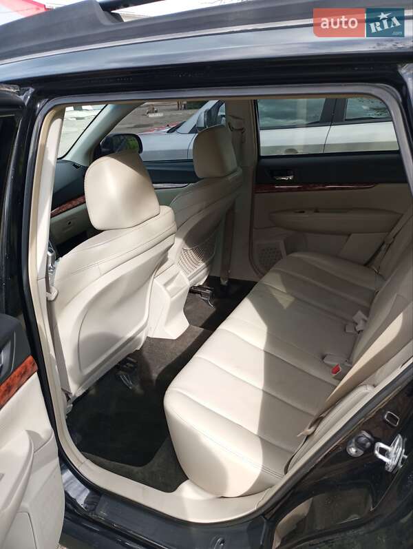Універсал Subaru Outback 2012 в Дрогобичі