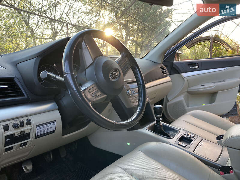 Универсал Subaru Outback 2010 в Калуше