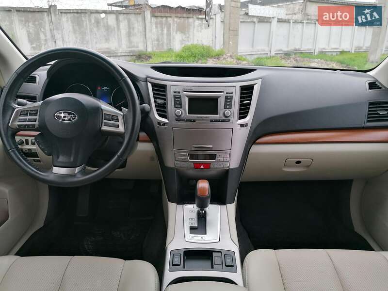 Универсал Subaru Outback 2013 в Каменском