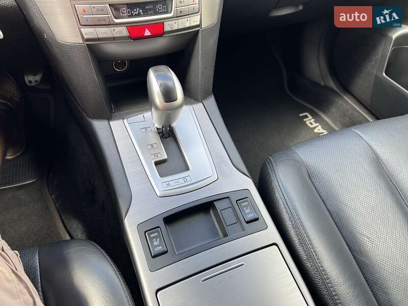 Универсал Subaru Outback 2010 в Киеве