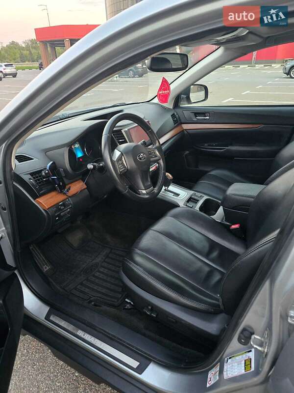 Универсал Subaru Outback 2012 в Киеве