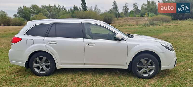 Универсал Subaru Outback 2014 в Вараше