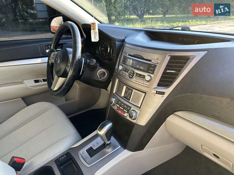 Універсал Subaru Outback 2011 в Дніпрі