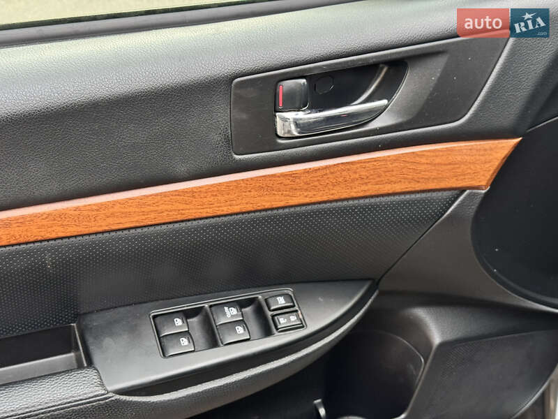 Универсал Subaru Outback 2012 в Киеве