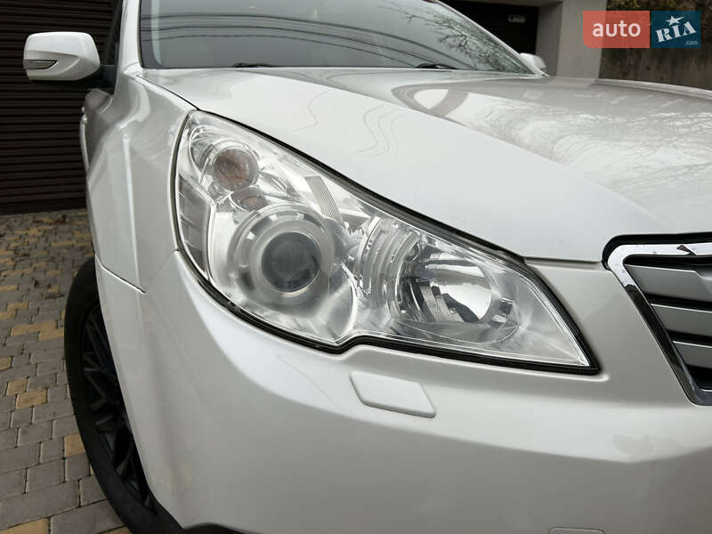 Универсал Subaru Outback 2010 в Одессе