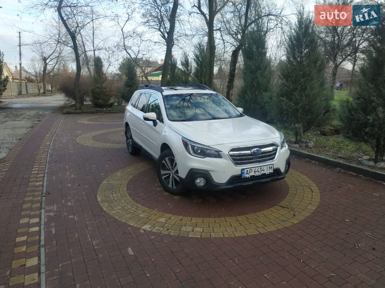 SUBARU OUTBACK LIMITED 2018г. Газ/бензин
- Адаптивні поворотні LED фари
- Адаптивній круїз контроль
- Система Eye Sight(відслідковує переміщення обʼєктів на дорозі )
- Контроль за полосою руху
- Система утримання в полосі
- Система контроля сліпих зон
- Еелектро люк
- Електро багажник 
- Підігрів передніх и задніх сидінь 
- Задняя камера (система RAB)
- Шкіряний салон
- Памʼять сидіння 
-Акустика HARMAN/CARDON с саббуфером
Додатково  встановлена  дорогая газова установка BRS.
Безпека вся ціла.
Один власник в Украині
