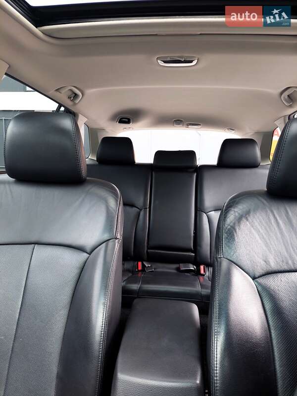 Универсал Subaru Outback 2012 в Киеве