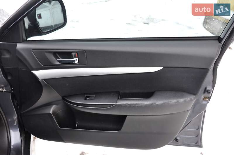 Универсал Subaru Outback 2010 в Львове