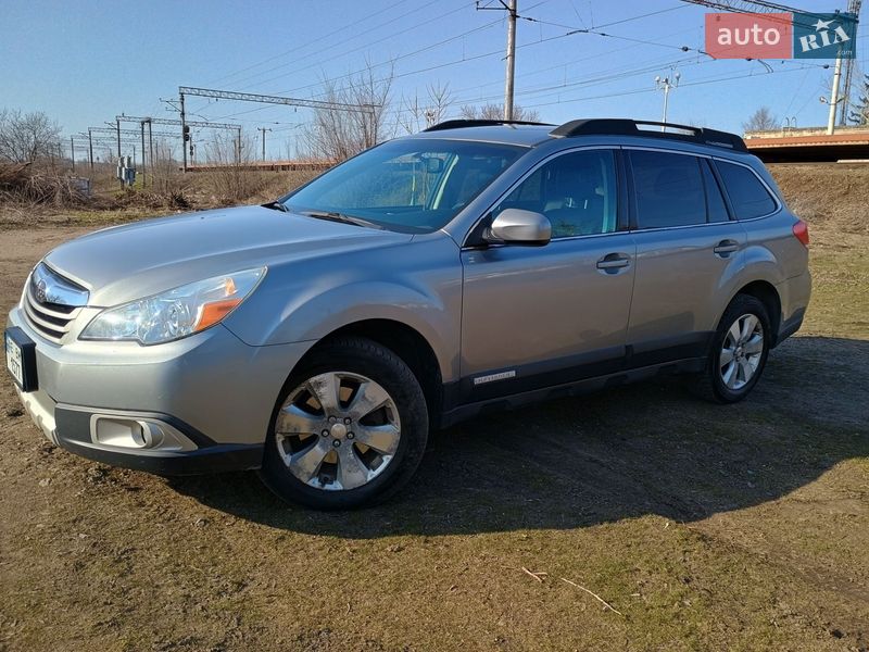 Универсал Subaru Outback 2010 в Каменском