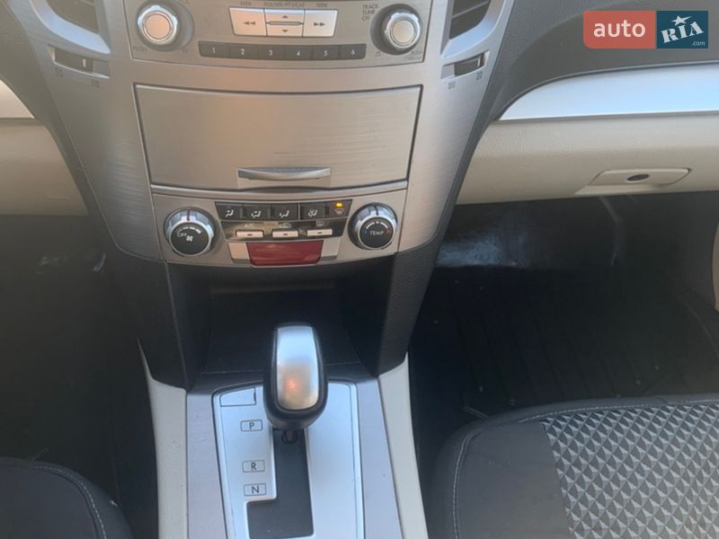 Универсал Subaru Outback 2013 в Вишневом фото 9 Универсал Subaru Outback 2013 в Вишневом