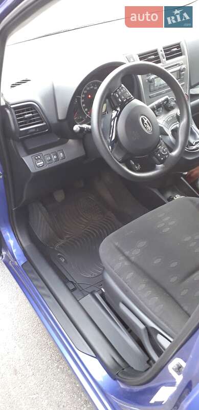 Хетчбек Subaru Trezia 2011 в Києві