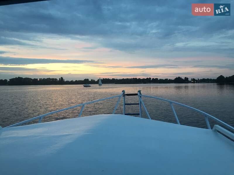 Моторная яхта Sunseeker Predator 2015 в Киеве