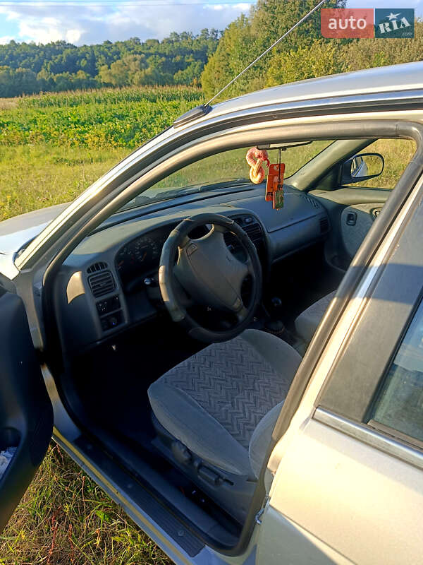 Седан Suzuki Baleno 1999 в Сребном