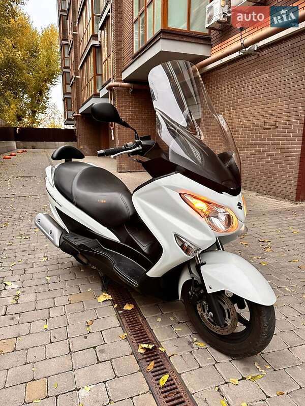 Suzuki Burgman 200 2015 Suzuki Burgman 200 2015