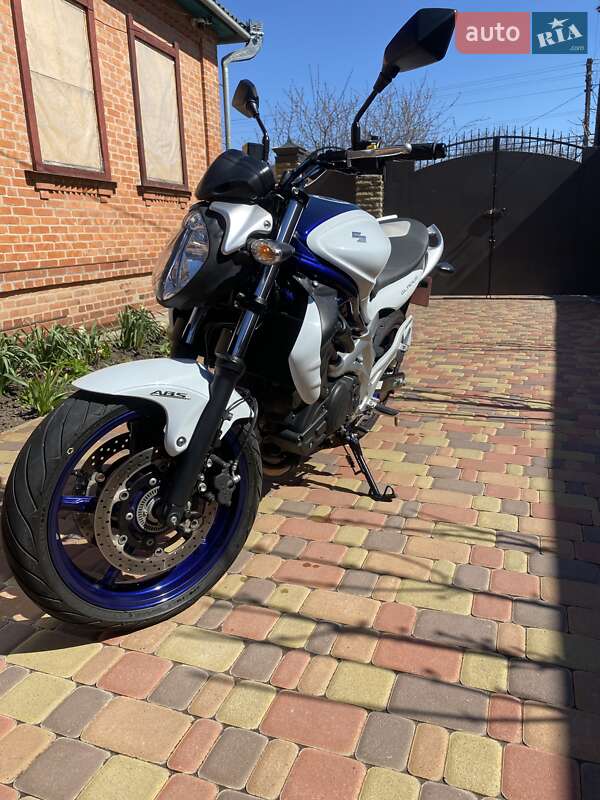 Мотоцикл Без обтікачів (Naked bike) Suzuki Gladius 400 2010 в Зіньківі
