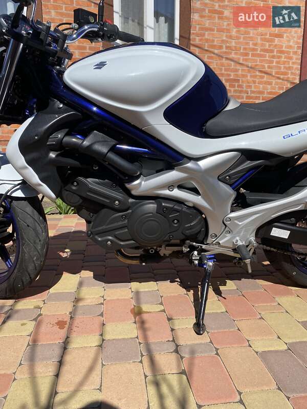 Мотоцикл Без обтікачів (Naked bike) Suzuki Gladius 400 2010 в Зіньківі