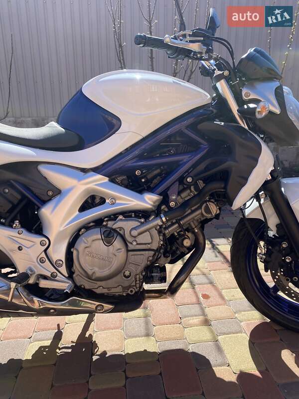 Мотоцикл Без обтікачів (Naked bike) Suzuki Gladius 400 2010 в Зіньківі