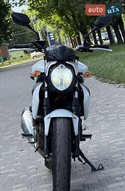 Мотоцикл Спорт-туризм Suzuki Gladius 400 2010 в 