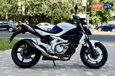 Мотоцикл Спорт-туризм Suzuki Gladius 400 2010 в 